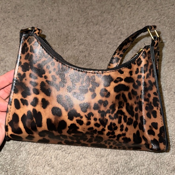 ❌SOLD❌LEOPARD PURSE - Picture 2 of 4